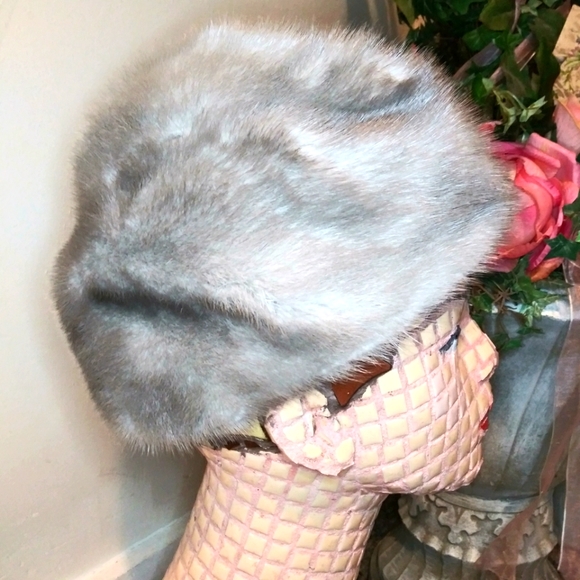 Vintage 50-60's, Silver/Gray Mink Jackie O Style Pill Box Hat, Designed By Nikki - Picture 8 of 13